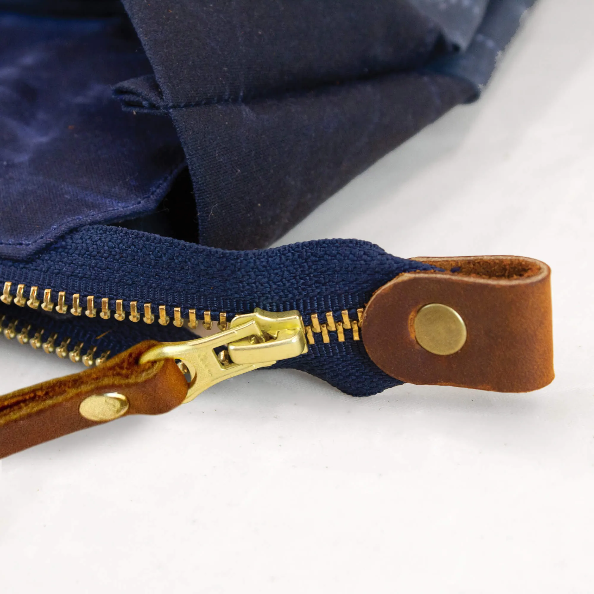 Oberlin - Chestnut Zipper Closure Kit