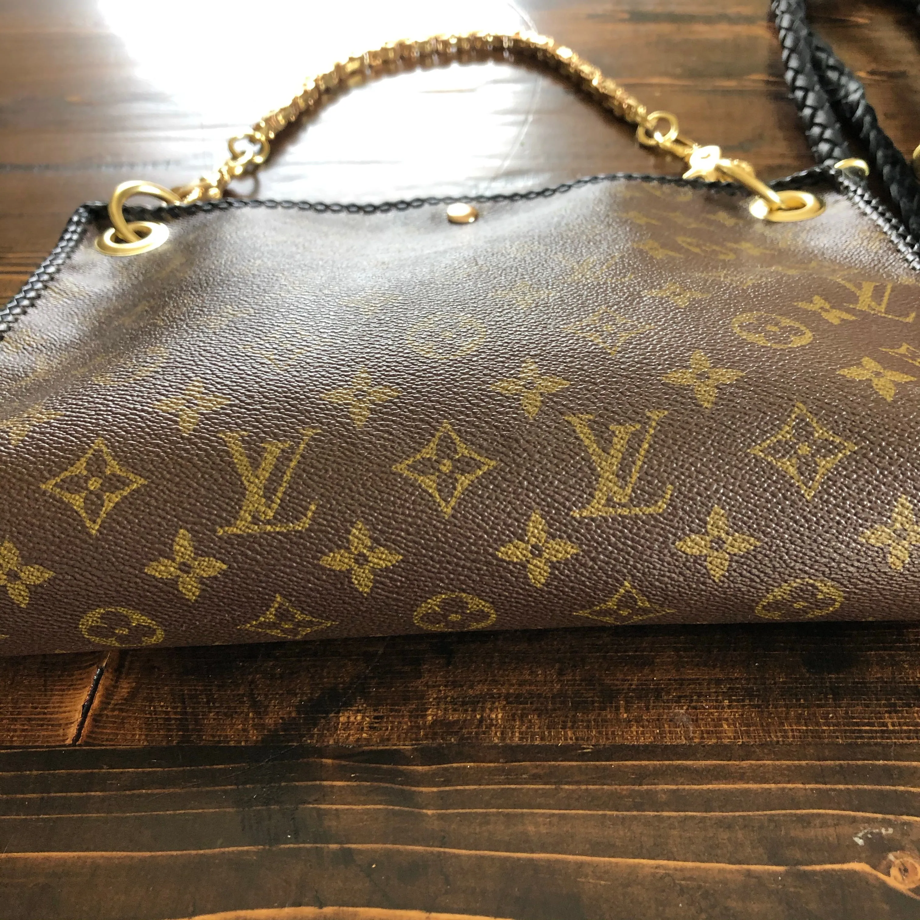 The Swan - Vintage Monogram in Black Crossbody