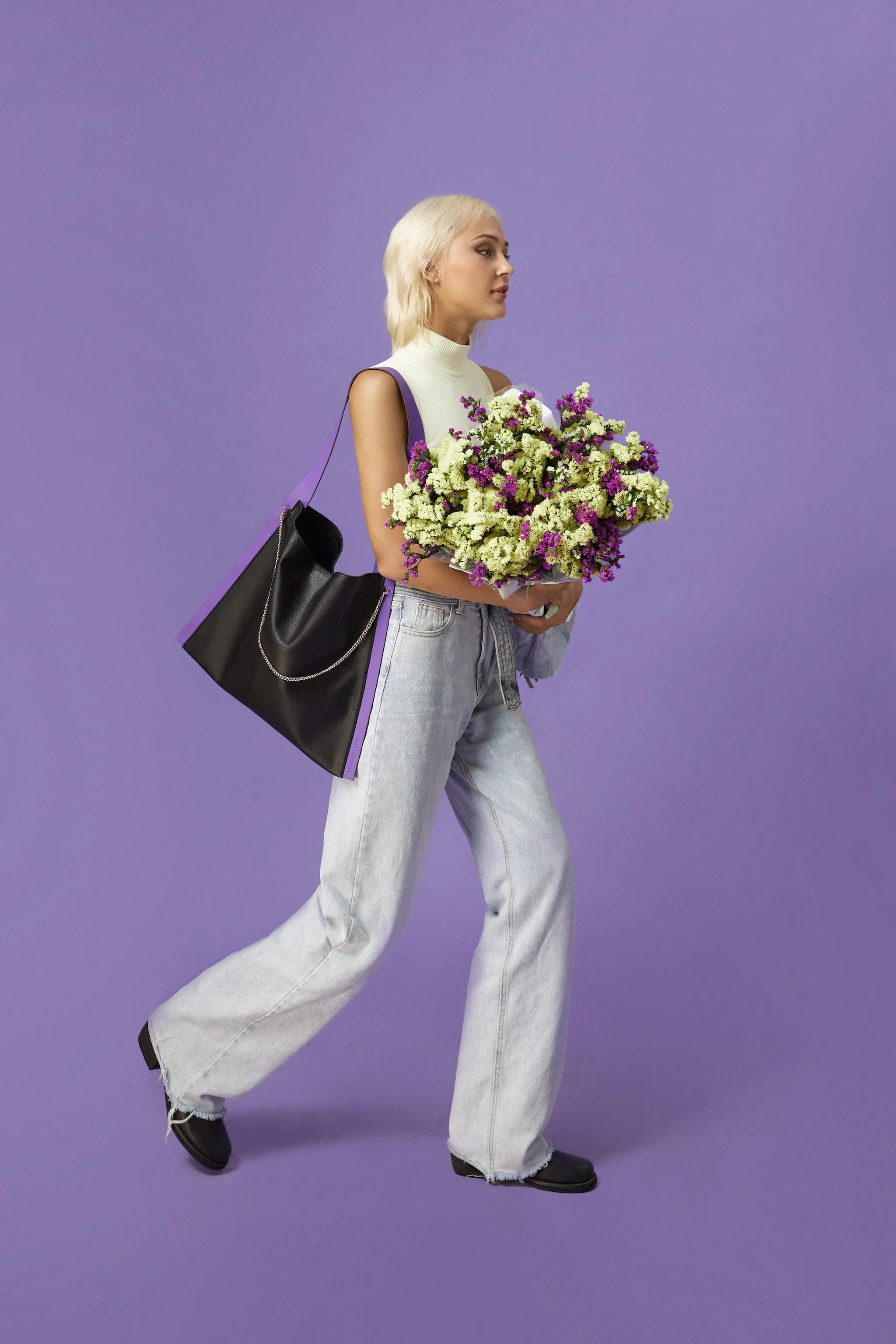 Túi xách PAPER TOTE màu đen dây xanh dương